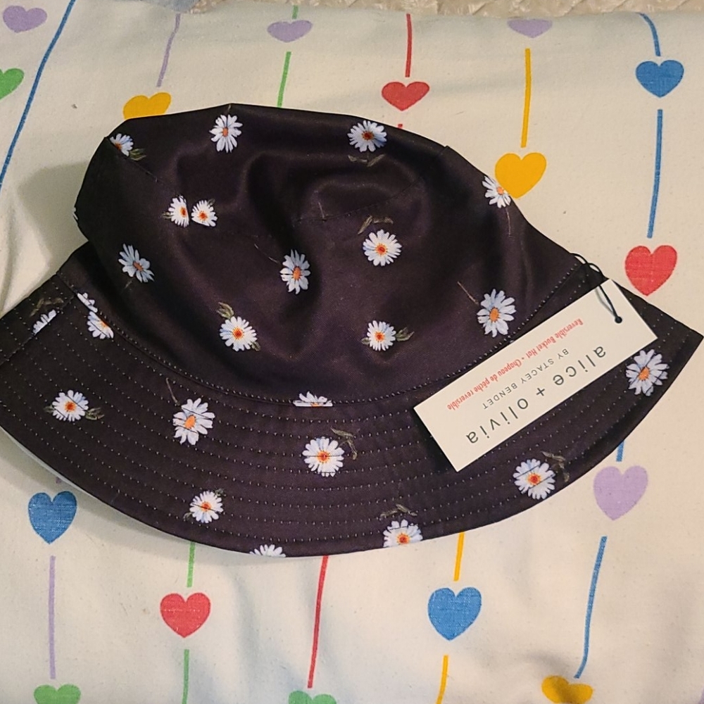 New Reversable Bucket Hat